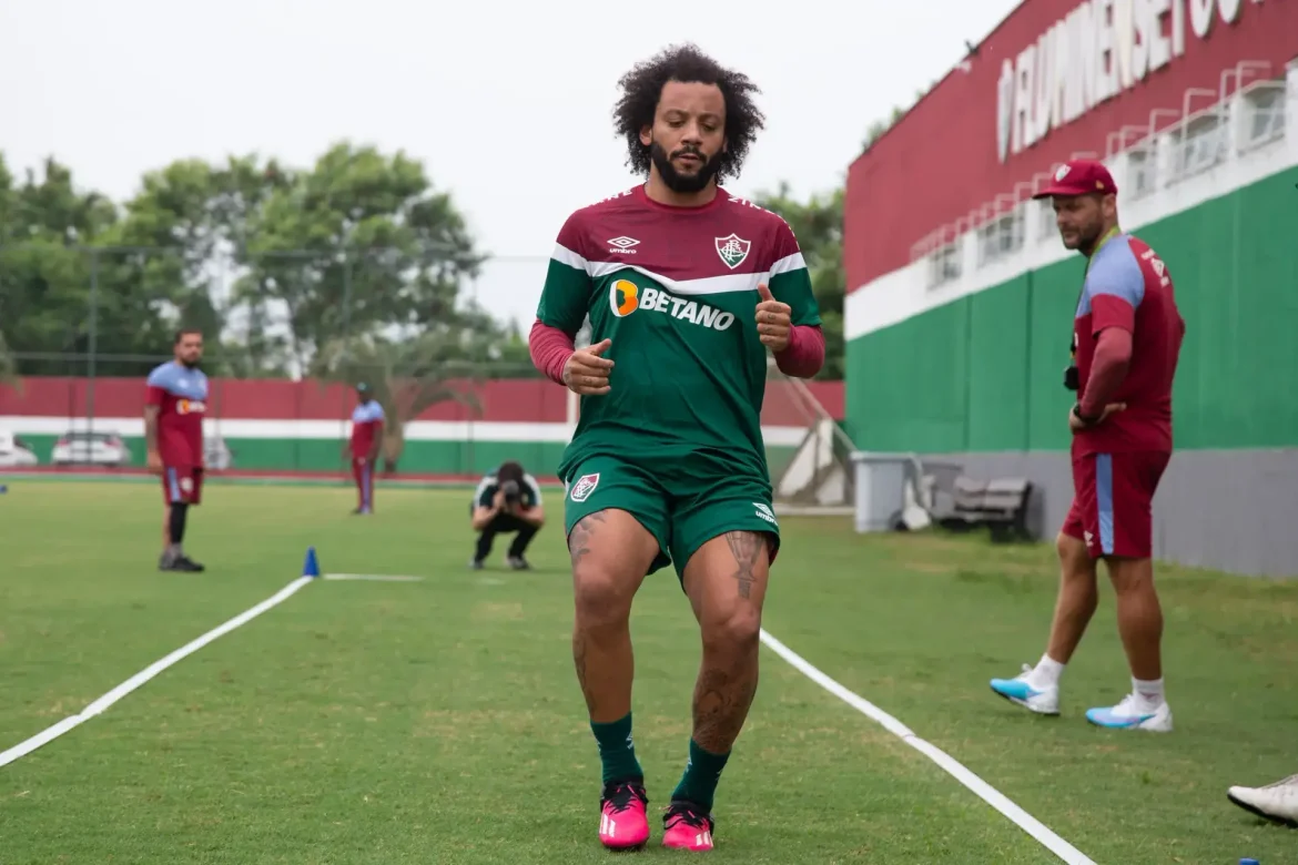 Marcelo participa de treinamento normalmente no Fluminense
