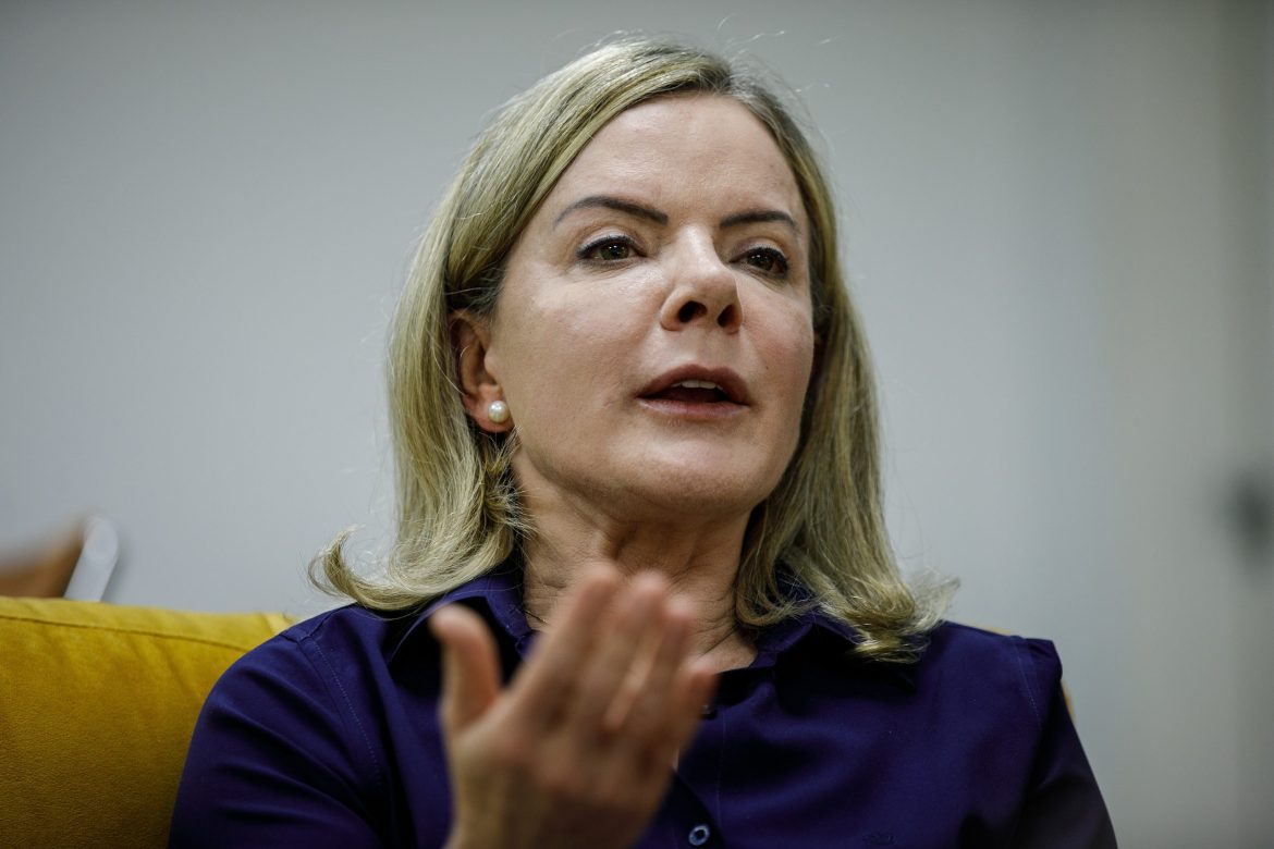 Presidente do PT critica alta dos juros, mas poupa Galípolo: 'Não resta alternativa ao novo presidente do BC'