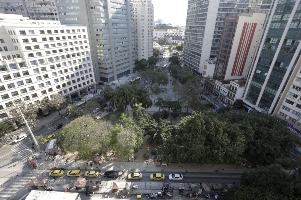 Filha do ator Mário Lago faz campanha contra o prédio no Buraco do Lume: 'Não ao espigão'