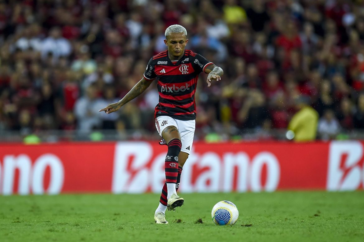 Wesley e Flamengo veem possível convocação pesar em valorização final antes de venda