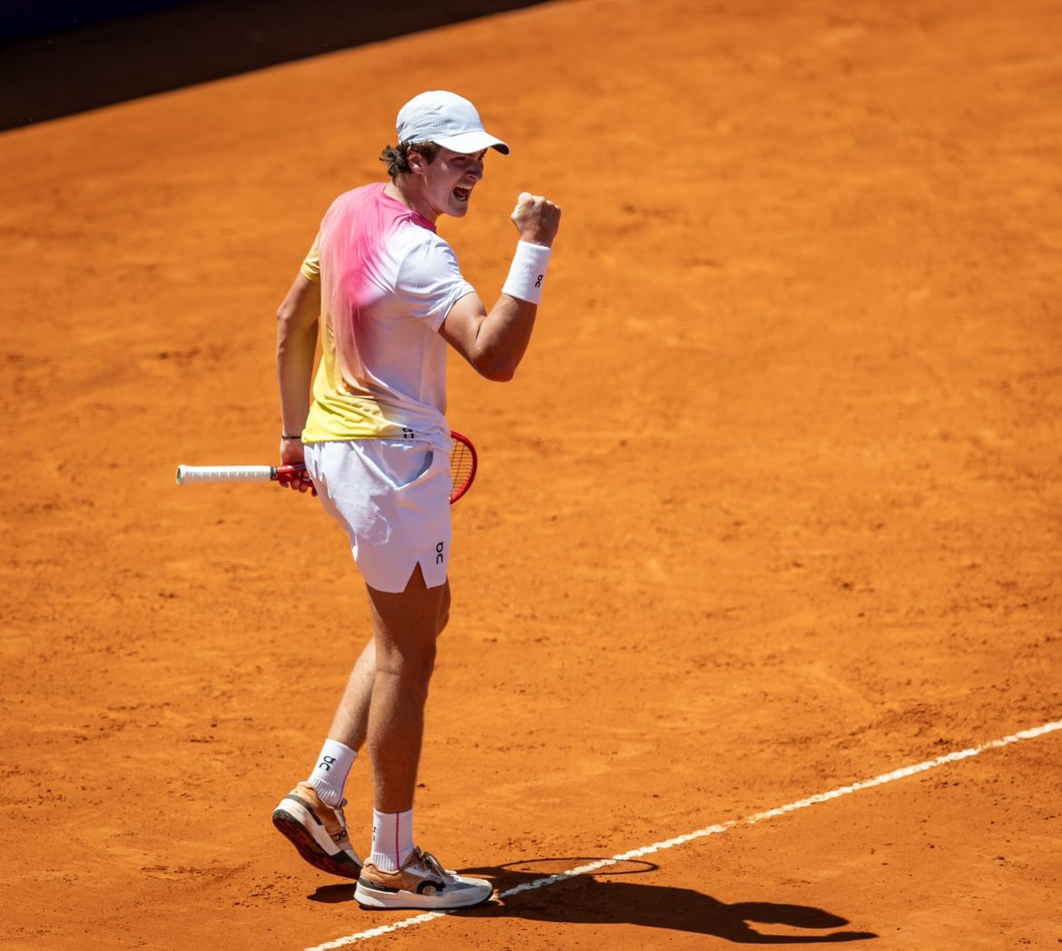 De virada, João Fonseca vence mais um argentino e está nas quartas de final do ATP de Buenos Aires