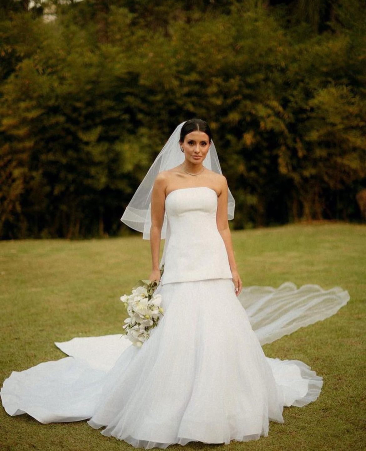 Do minimalista à ousadia: veja as tendências para noivas em 2025