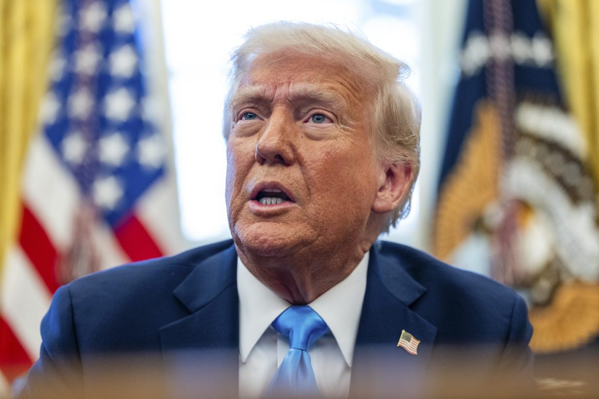 Trump veta agência AP do Salão Oval e do avião presidencial por tempo indeterminado