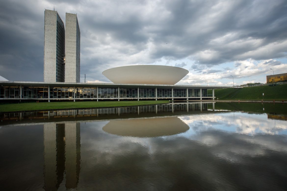 Voz elevada e ânimos exaltados: reunião de líderes termina mais uma vez sem definição para comissões da Câmara