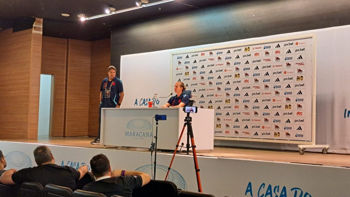 Filipe Luís diz contar com Pedro em abril e afasta possível interesse da seleção: 'Tenho contrato com o Flamengo'