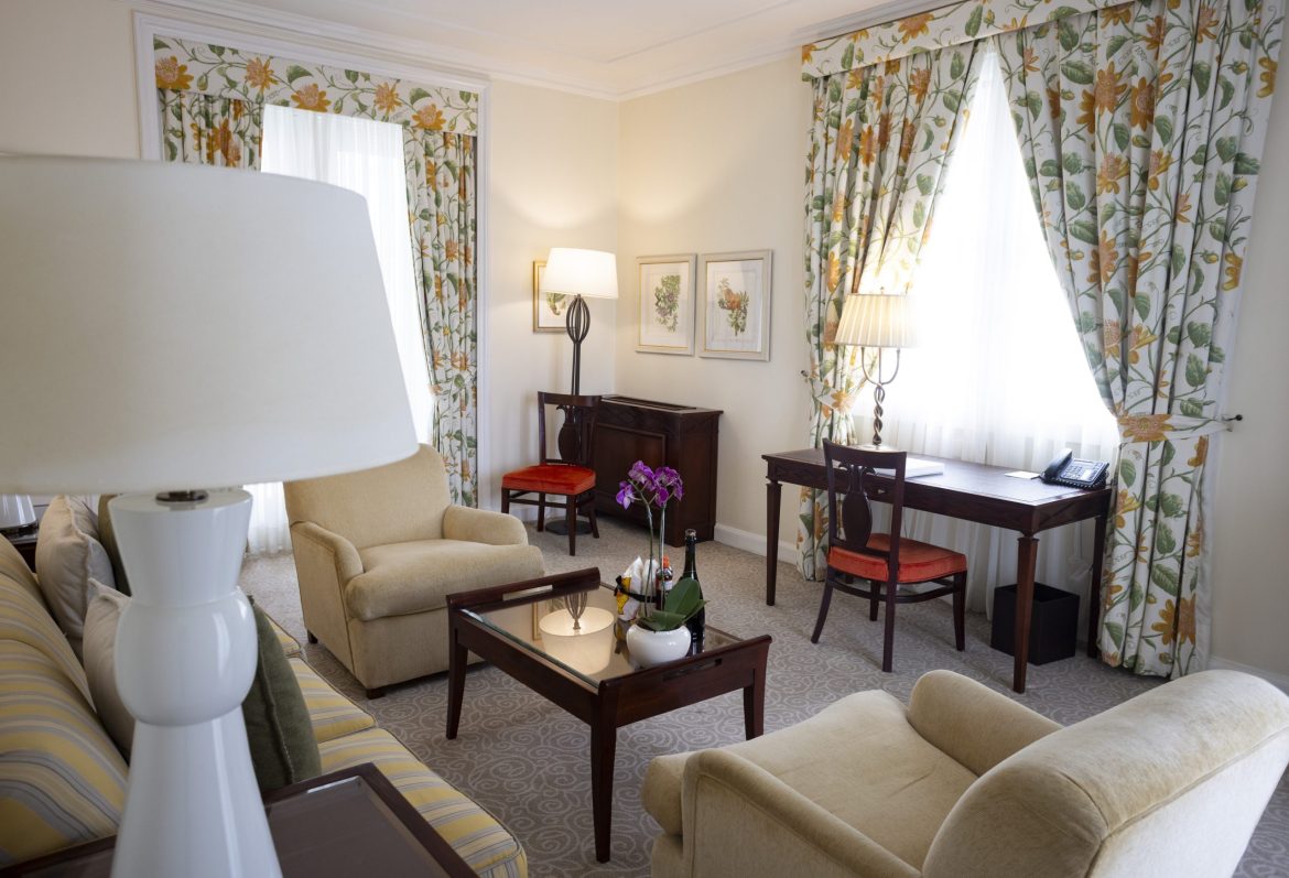 Copacabana Palace vai leiloar móveis e peças exclusivas que marcaram a história do hotel; veja fotos dos itens disponíveis