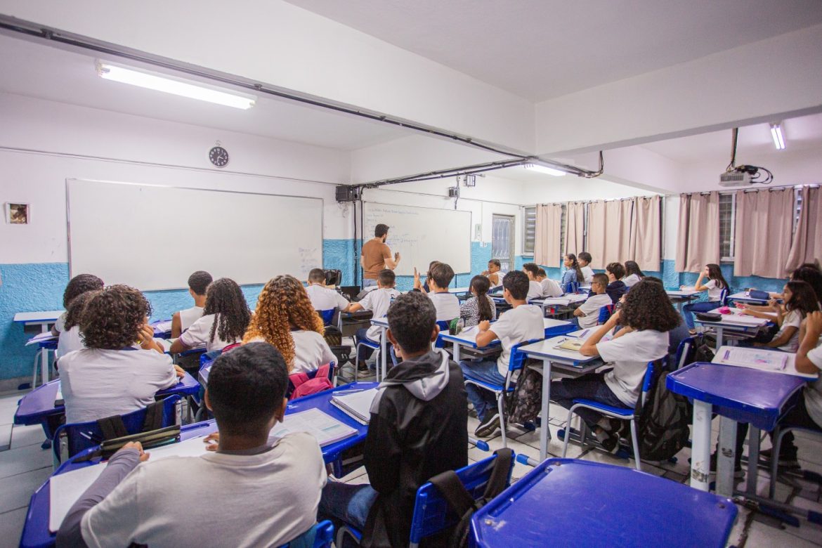 Prefeituras perderão R$ 4,9 bi com isenção do IR para 2 milhões de servidores, estima CNM