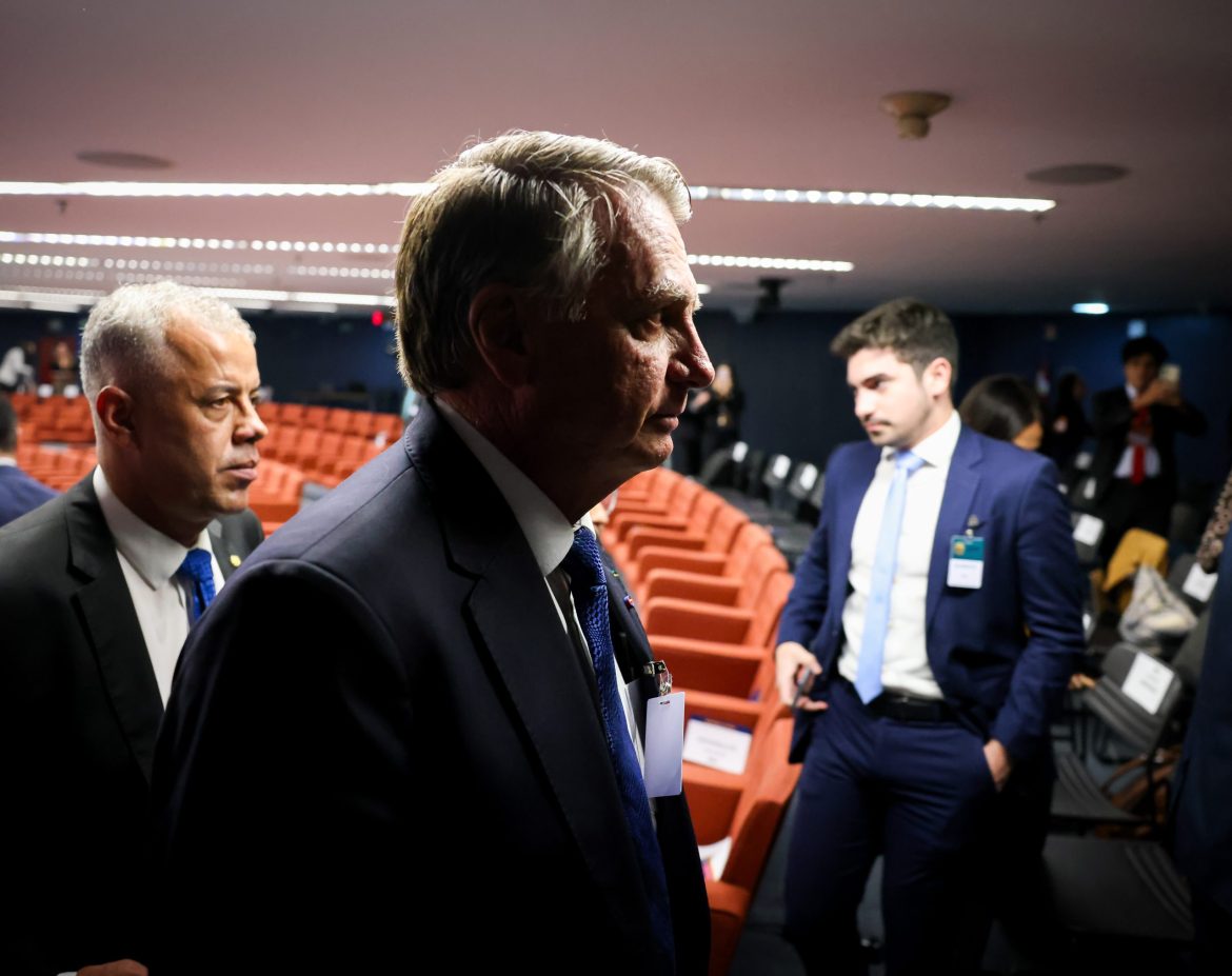 STF torna Bolsonaro e sete aliados réus por tentativa de golpe após a vitória de Lula na eleição de 2022