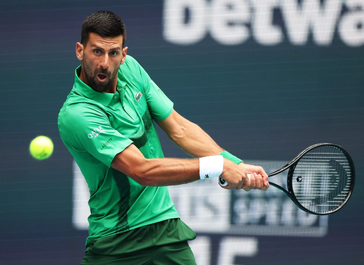 Com Djokovic em busca do 100º título na carreira, final do Miami Open é adiada por causa da chuva; veja nova previsão