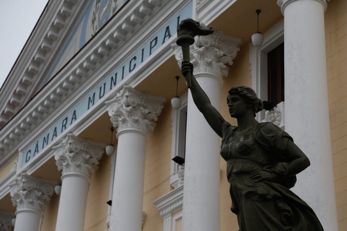 ‘Corremos o risco de banalizar essa prática’: tom de preocupação marca audiência pública sobre internação involuntária de pessoas em situação de rua em Niterói