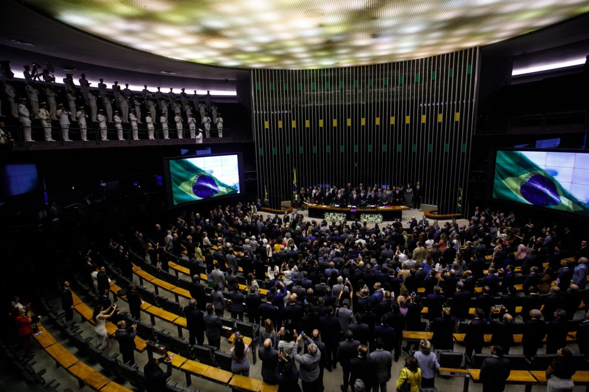 Câmara retoma trabalhos nesta terça com indefinição sobre IR e risco de obstrução por anistia ao 8 de Janeiro