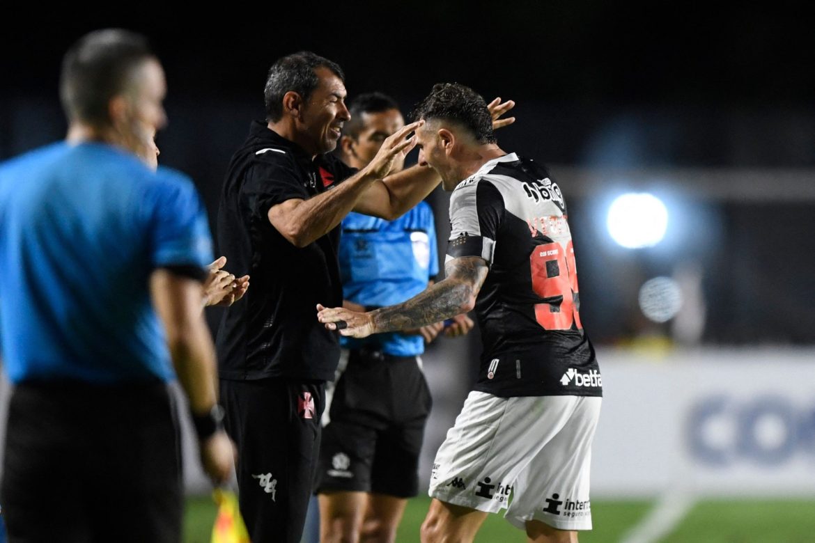 Apesar de protestos, Vasco banca Carille até jogo com o Sport