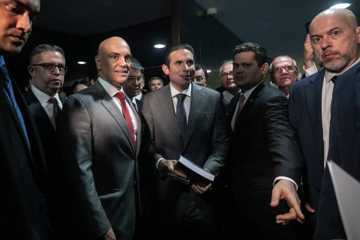 Diante da pressão por anistia, Moraes busca classe política e amplia acenos enquanto modula decisões