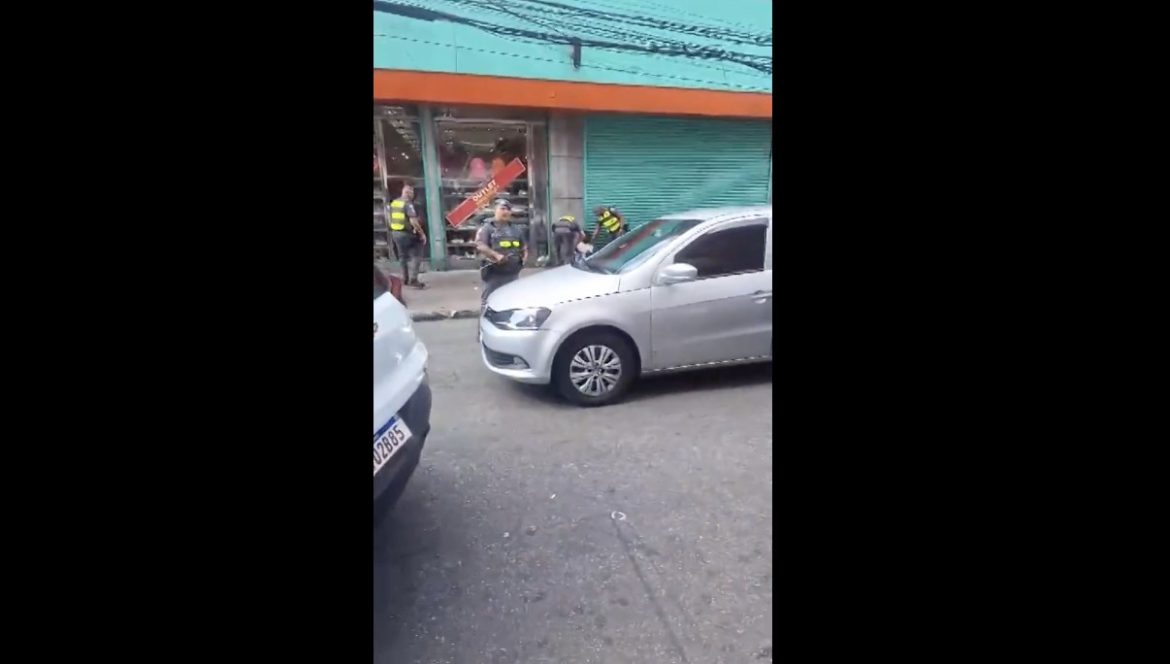 Senegalês morto por policial no Brás vendia chinelos e deixa mulher grávida de sete meses, diz advogado