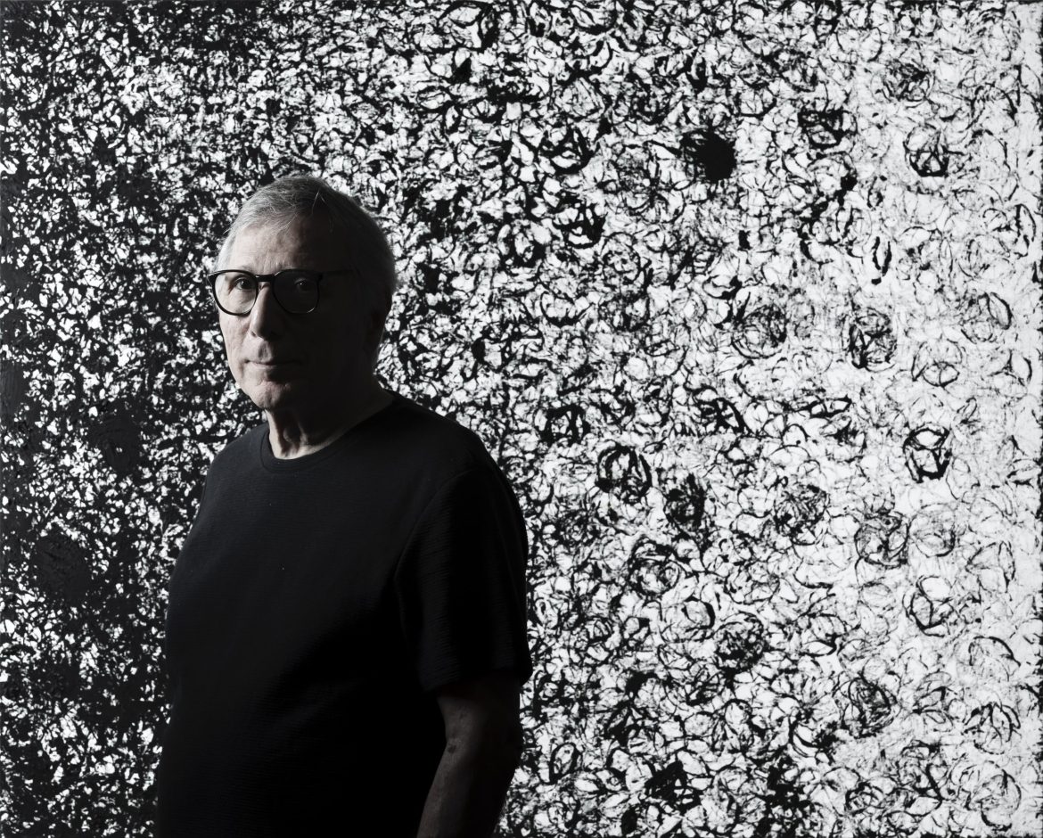 Com retrospectiva em São Paulo, Carlos Zilio expõe telas sobre o 'nada' no Rio: 'Os 80 anos me fizeram pensar nessa questão'