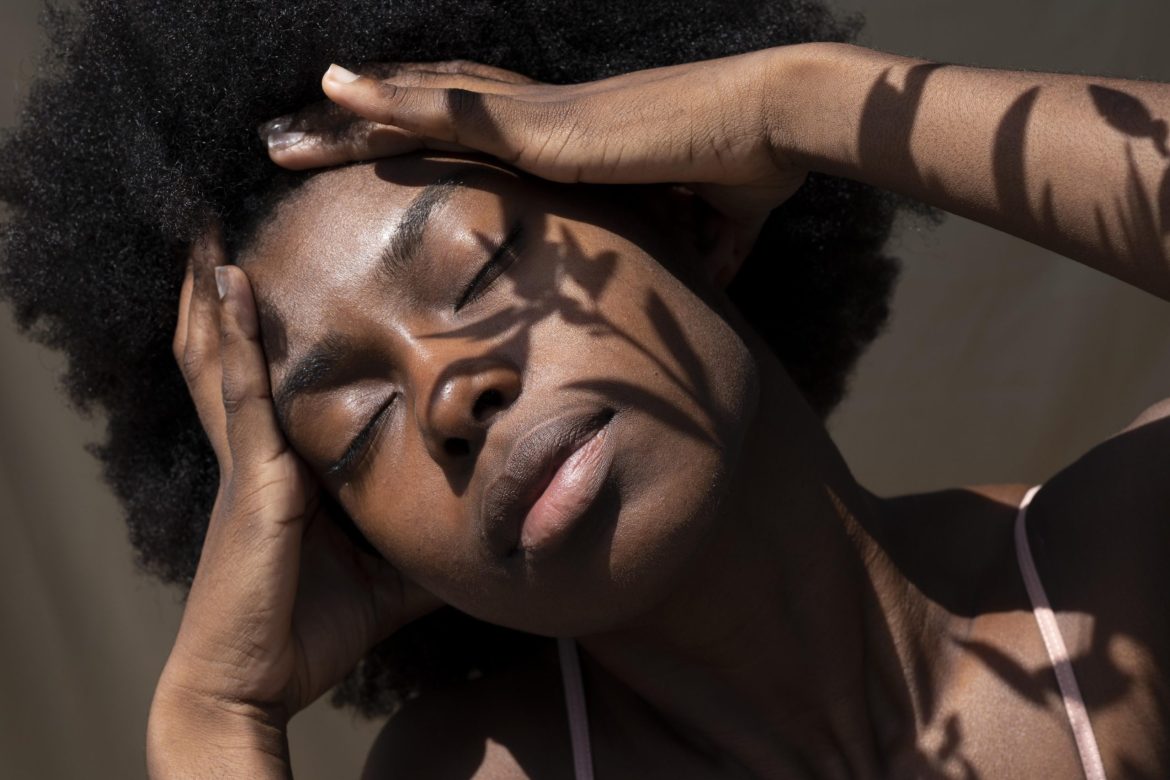 Como ter uma pele com brilho natural: Especialista explica o segredo do 'glow'