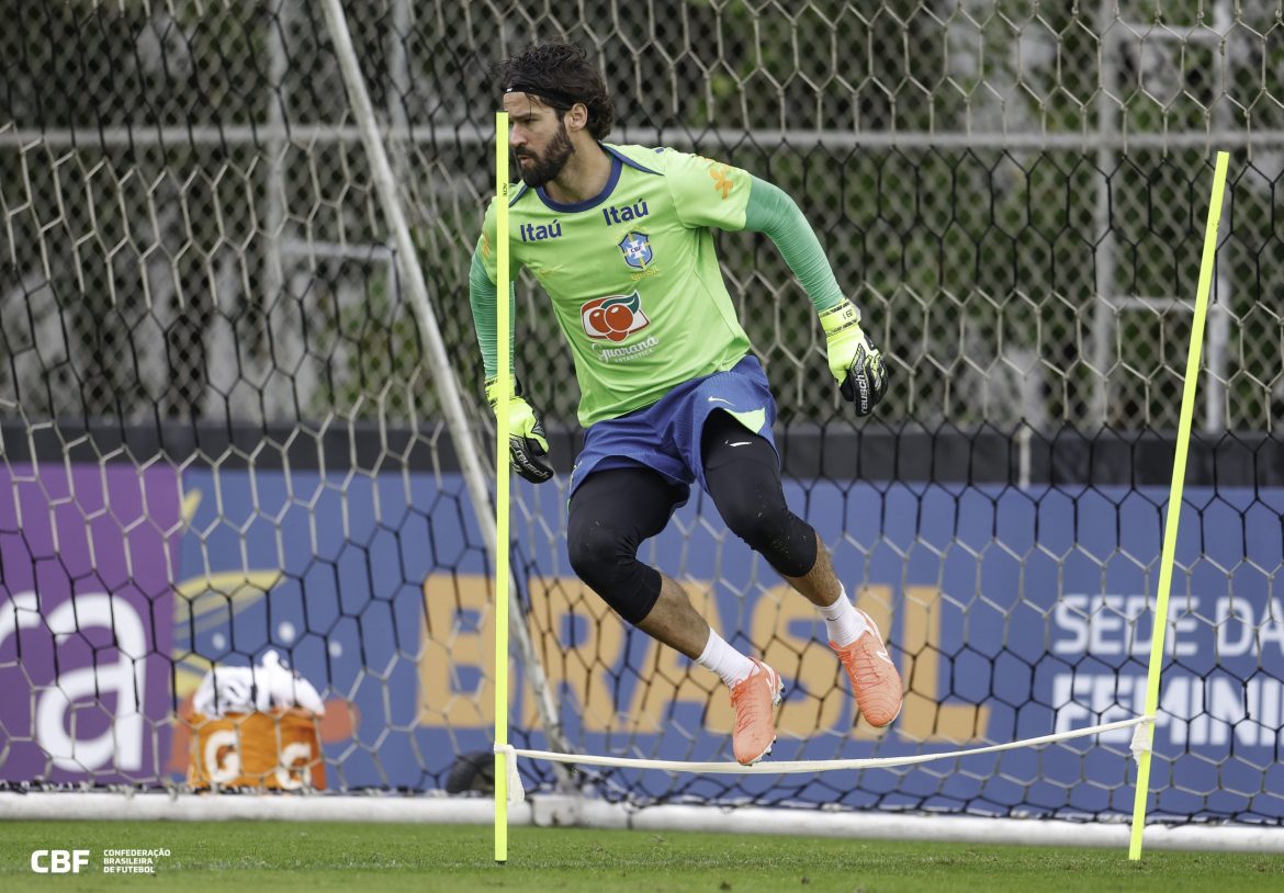 Alisson freia empolgação com chance de vaga para a Copa no próximo jogo: 'Depende da maneira como se classifica'