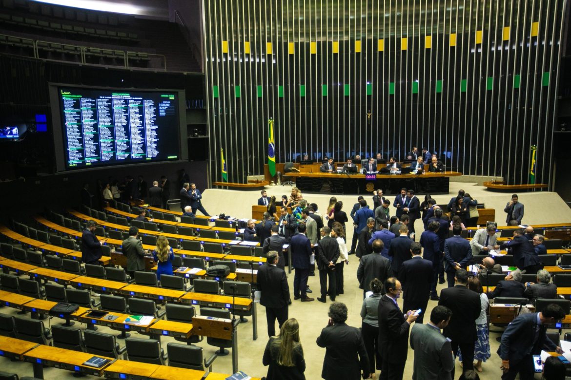 Alcolumbre diz que promulgará projeto que prevê aumento do número de deputados, caso Lula não sancione