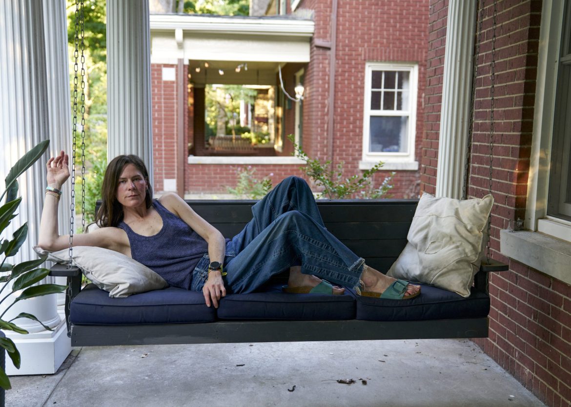 Após separação conturbada, dois escritores lançam livros sobre o casamento: quem fica com a custódia da história?