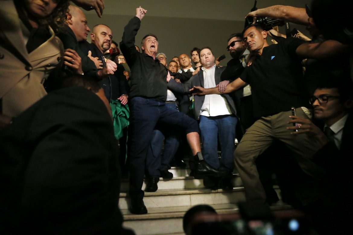 Em decisão anterior, Moraes havia dito que prenderia Bolsonaro se descumprisse cautelar