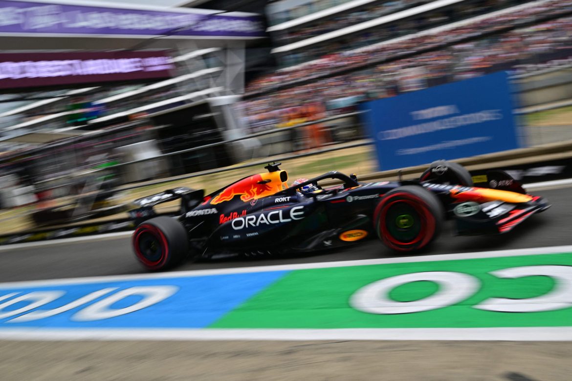 Verstappen surpreende e tira pole de Piastri em Silverstone