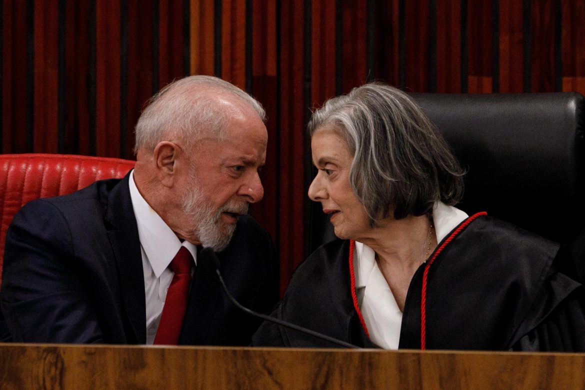 Decisão de Lula para o TSE provoca frustração em grupo de advogados