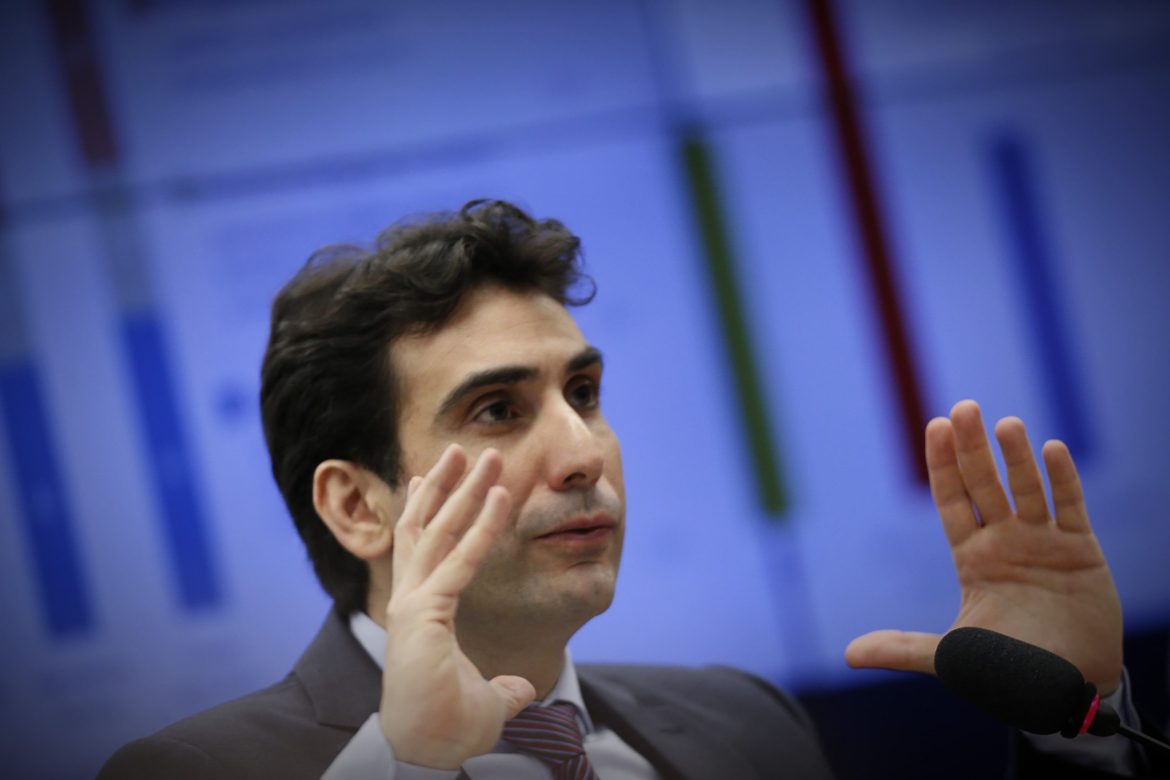 Presidente do BC sai em defesa do Pix e diz que meio de pagamento não ‘canibalizou’ cartões de crédito